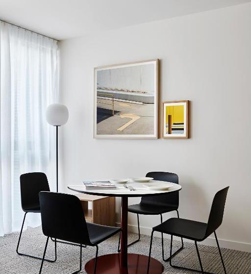 דירת 2 חדרים עם טרסה, Lanbruk Richmond Hill