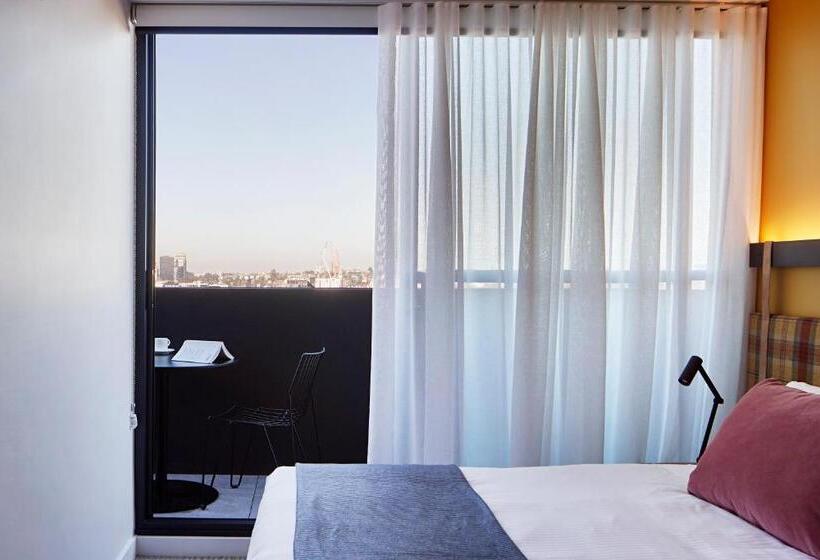 דירת 2 חדרים עם טרסה, Lanbruk Richmond Hill