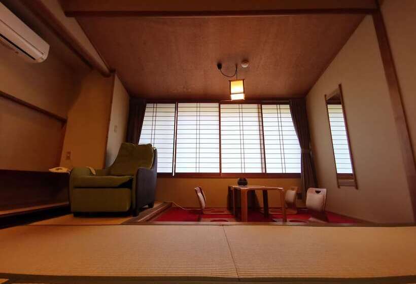 ファミリールーム, Sakahijiri Nikko