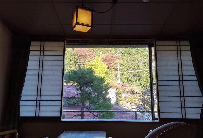 エコノミー４人部屋, Sakahijiri Nikko