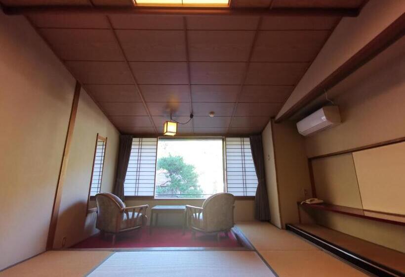 エコノミー４人部屋, Sakahijiri Nikko