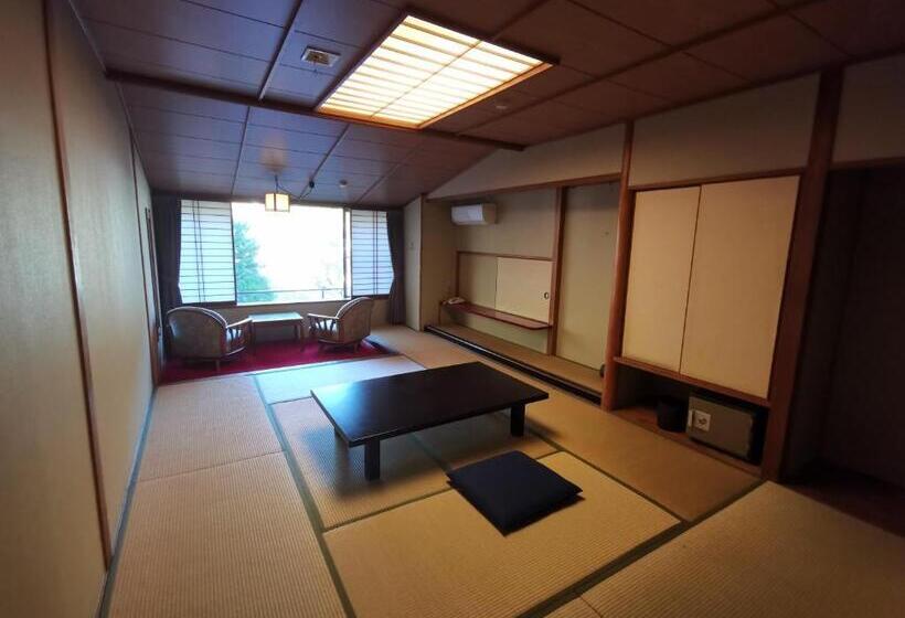 エコノミー４人部屋, Sakahijiri Nikko