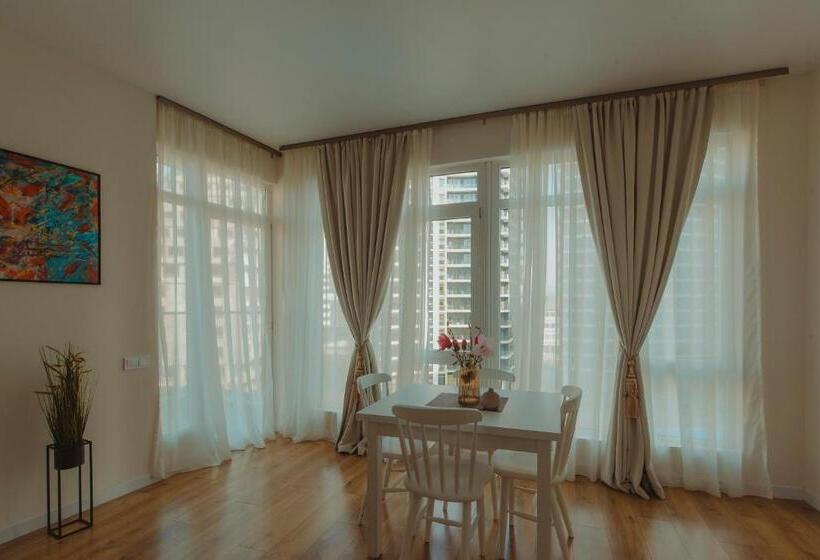 سوییت لوکس, White Sails Residential