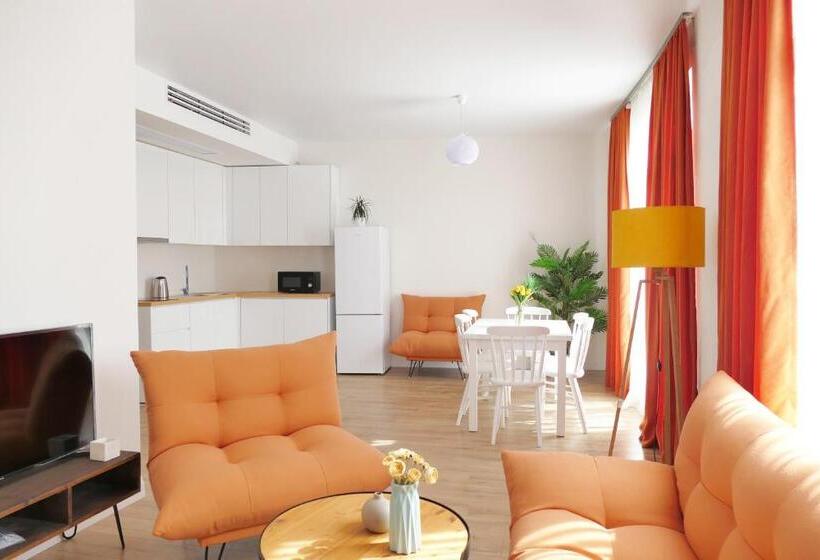 سوییت لوکس, White Sails Residential