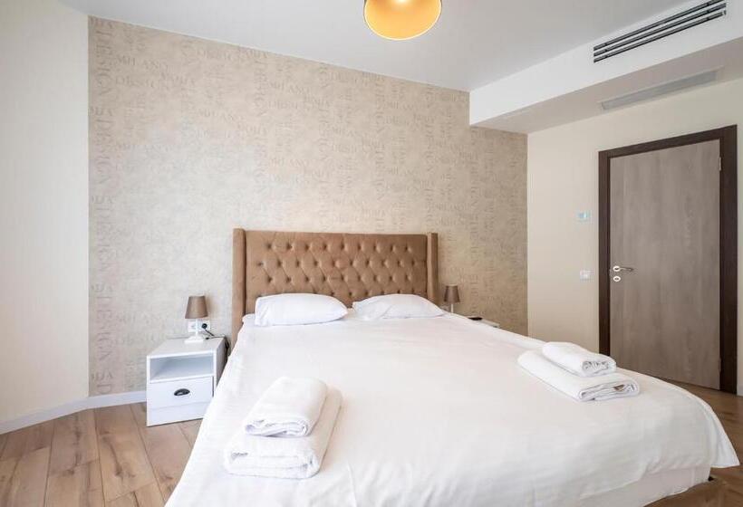 سوییت لوکس, White Sails Residential