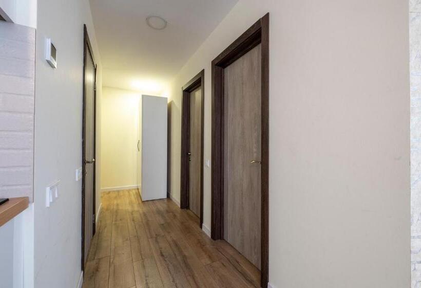 سوییت لوکس, White Sails Residential