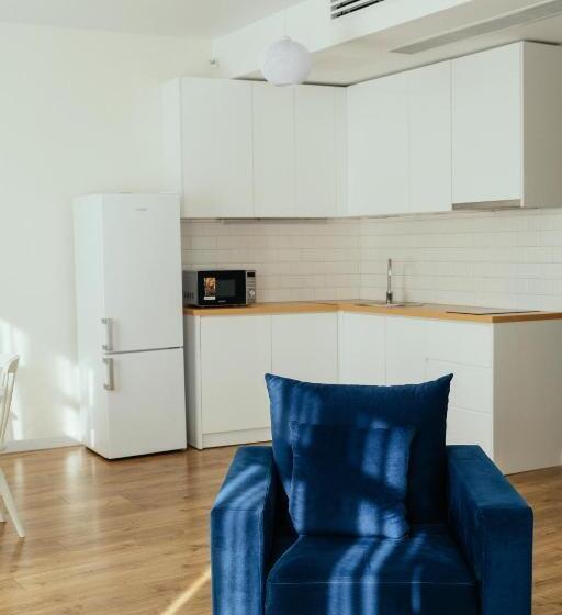 سوییت لوکس, White Sails Residential