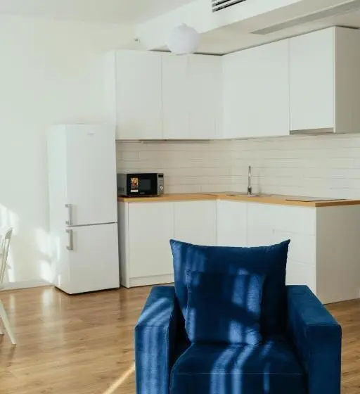 سوییت لوکس, White Sails Residential