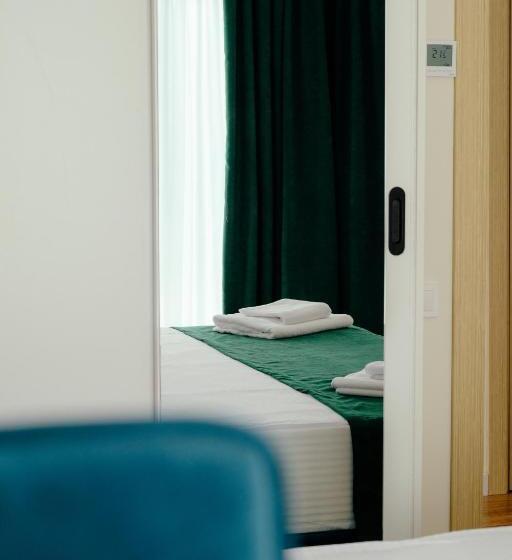 سوییت لوکس, White Sails Residential