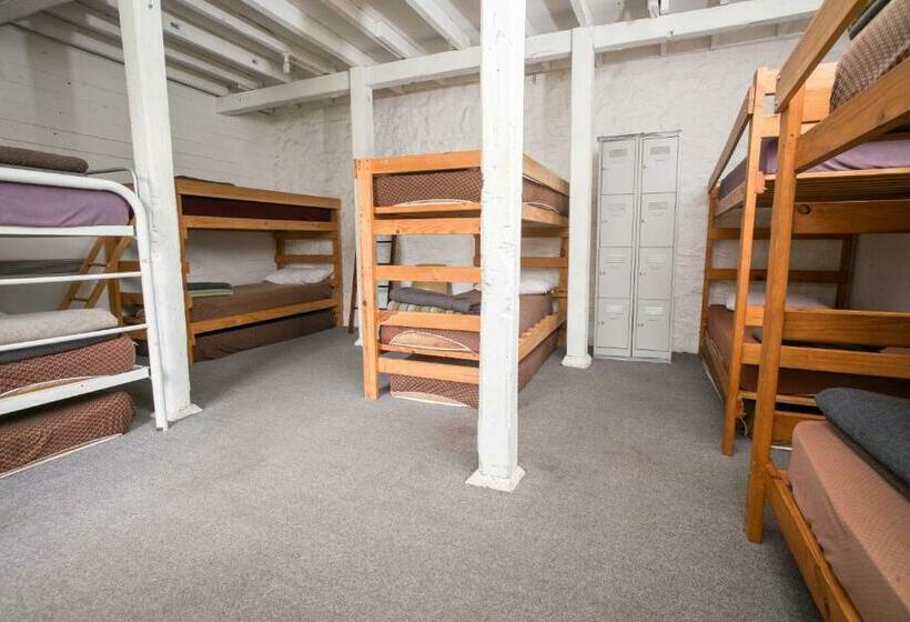 Кровать в Многоместном Номере с Общей Ванной, Port Fairy Yha
