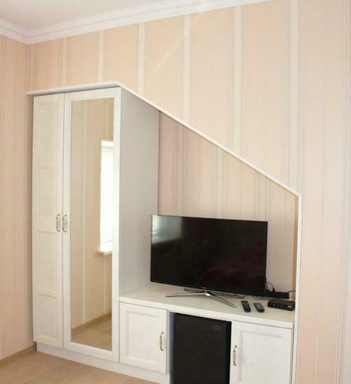 اتاق لوکس, Smotrytska Vezha