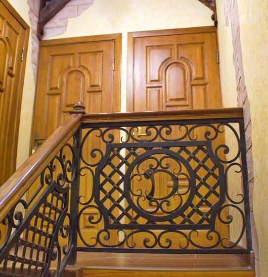 اتاق لوکس, Smotrytska Vezha