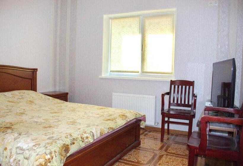 اتاق اکونومی, Smotrytska Vezha