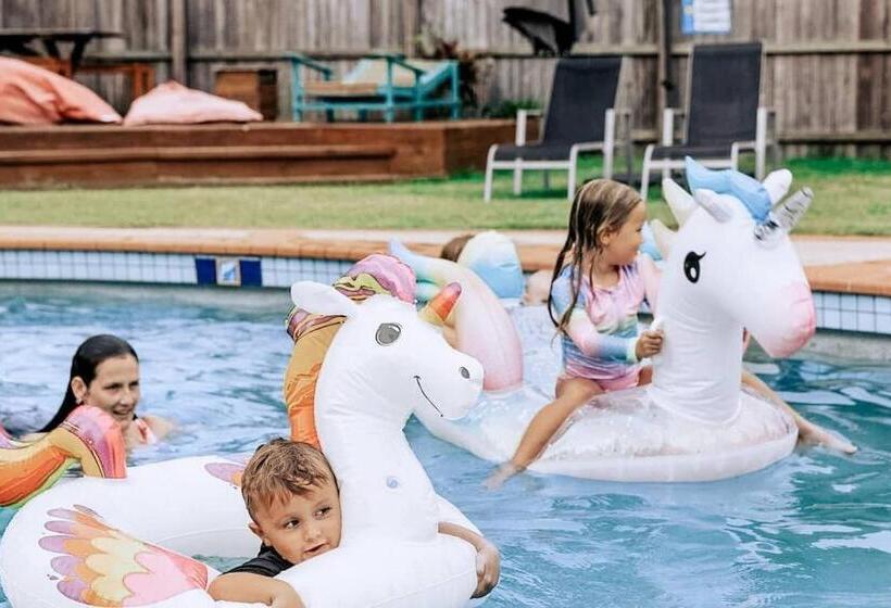 شقة غرفتين, Freedom Backpackers Hostel Rainbow Beach