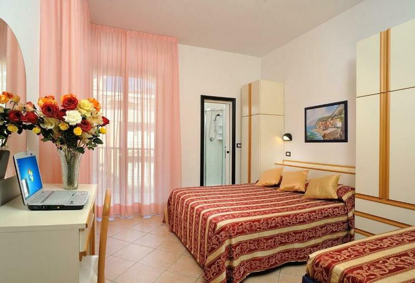 Pokój Standard Trzyosobowy, Amedeo