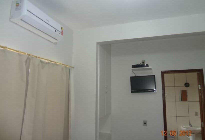 חדר סטנדרט לשלושה, Ox Inn