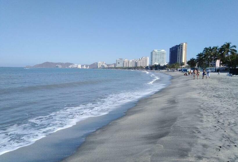 اتاق سوپریور, West Plaza