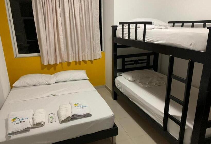 חדר סטנדרט לארבעה, West Plaza