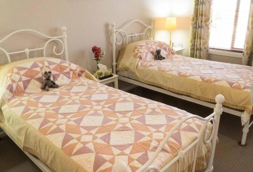 Люкс 2 Спальни, Rezare House Bed & Breakfast