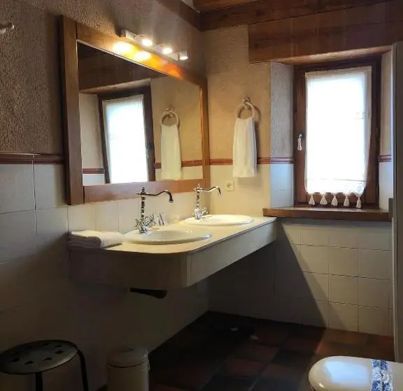 スタンダードスタジオ, Apartamentos Lobiche