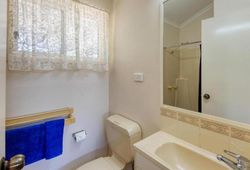 标准间, Ash S Holiday Units