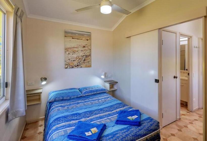 标准间, Ash S Holiday Units