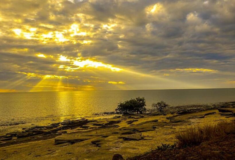 标准间, Ash S Holiday Units