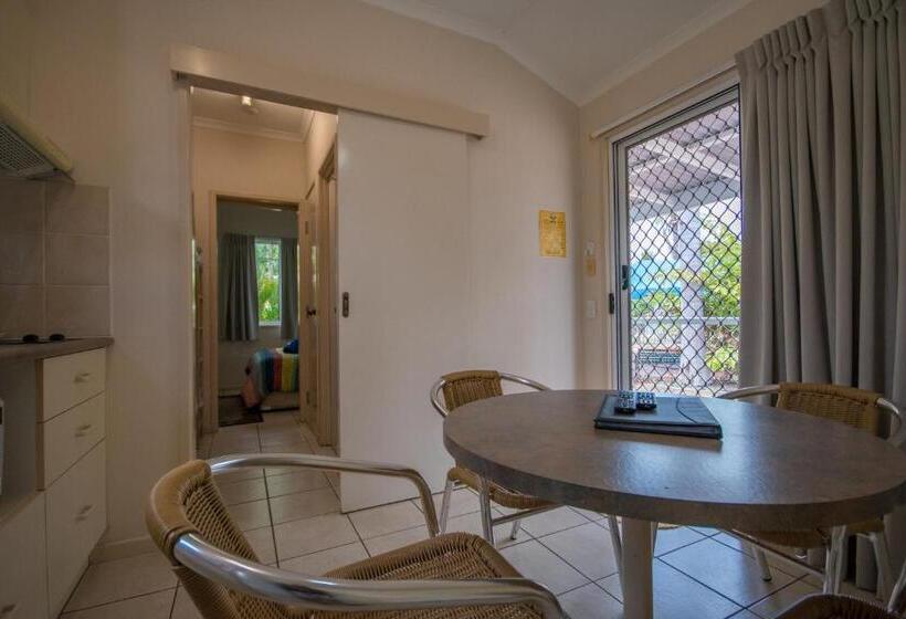 标准间, Ash S Holiday Units