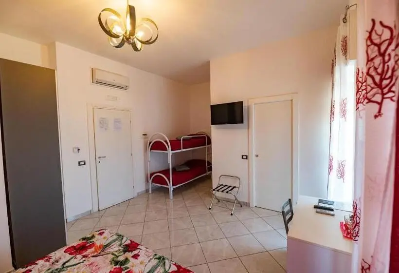 景色の見えるスタンダード４人部屋, L Isola Del Postino Rooms