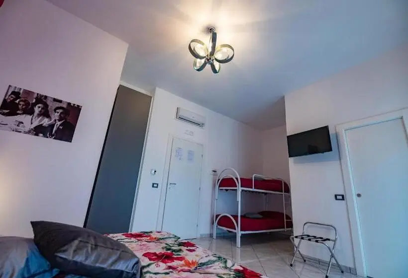 景色の見えるスタンダード４人部屋, L Isola Del Postino Rooms
