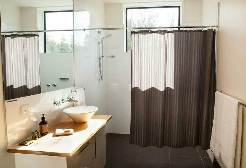 キングサイズベッドのデラックススイート, Saladin Lodge