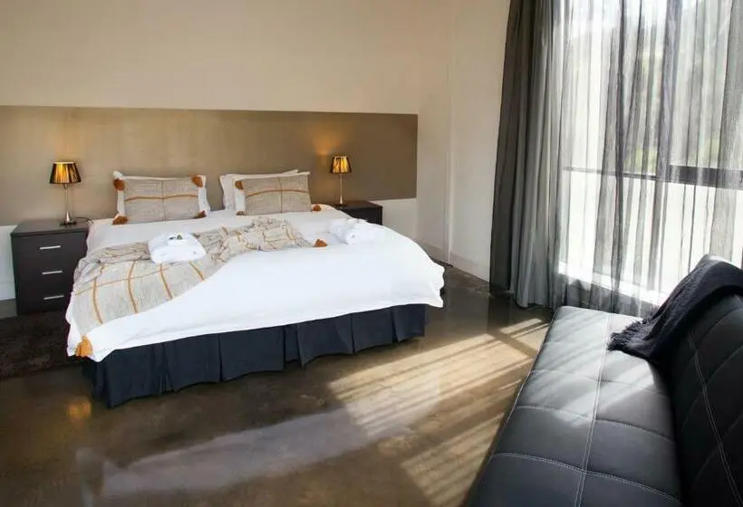 キングサイズベッドのデラックススイート, Saladin Lodge
