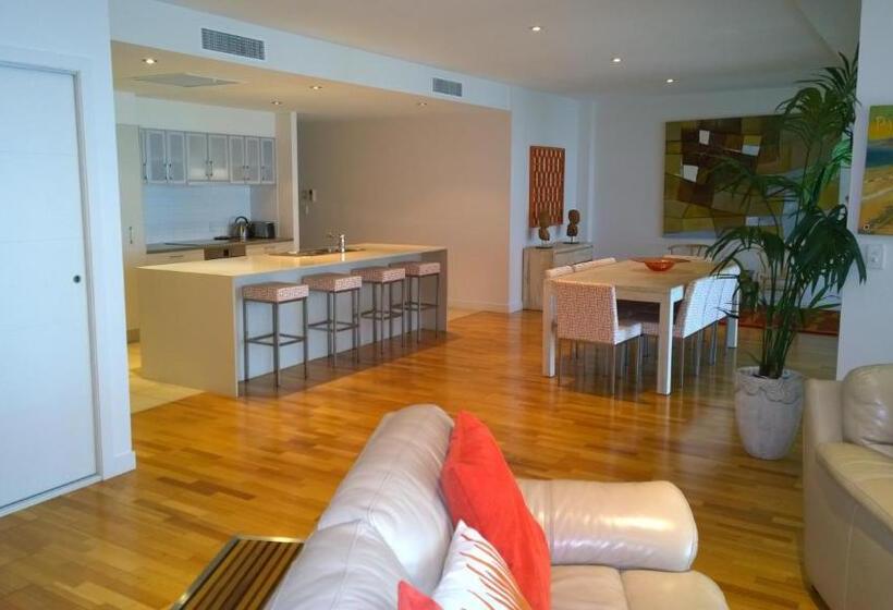 １ベッドルームペントハウスアパート, Coral Cove Apartments