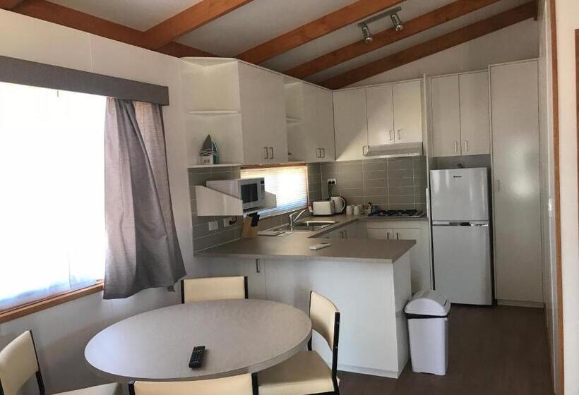 فيلا غرفتين نوم, Great Western Motel