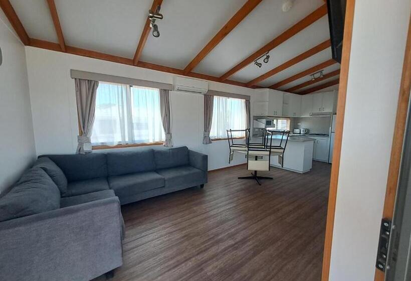 فيلا غرفتين نوم, Great Western Motel