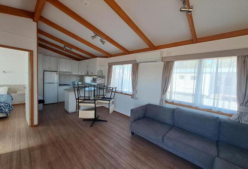 فيلا غرفتين نوم, Great Western Motel