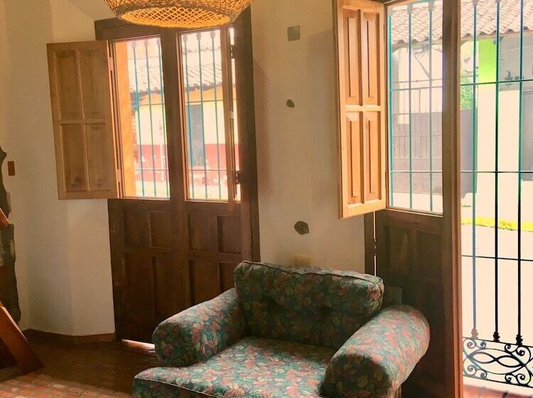 家庭间, Casa Miguel Arcangel