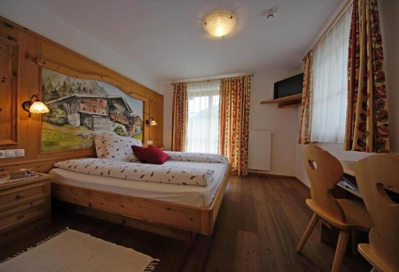 חדר קומפורט לשלושה, Pension Odles