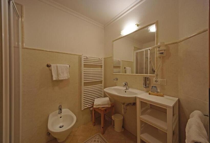 חדר קומפורט לשלושה, Pension Odles