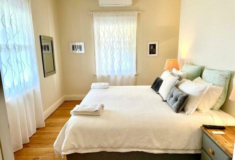 منزل 3 غرف نوم, Jack S House B&b Clare