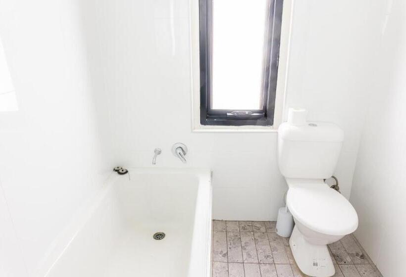 חדר משפחתי, Exchange Hotel Goulburn