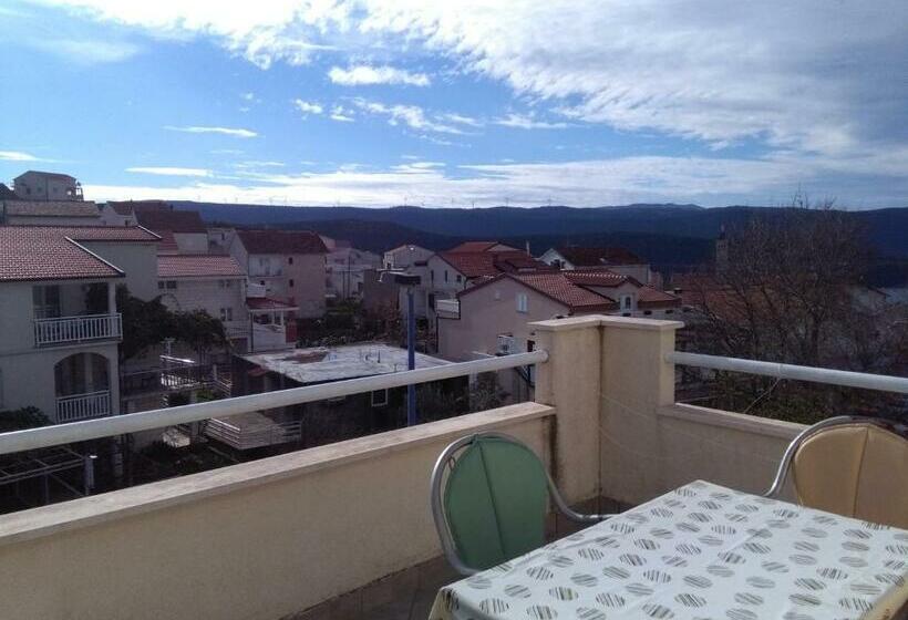 استودیوی استاندارد, Royal Apartments