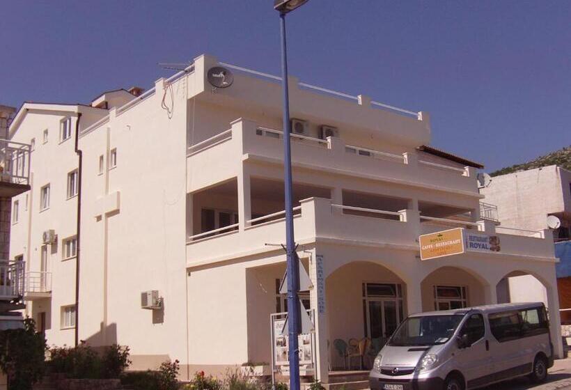 استودیوی استاندارد, Royal Apartments