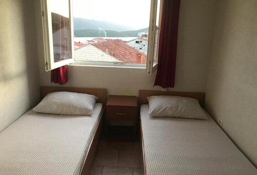 اتاق استاندارد, Royal Apartments