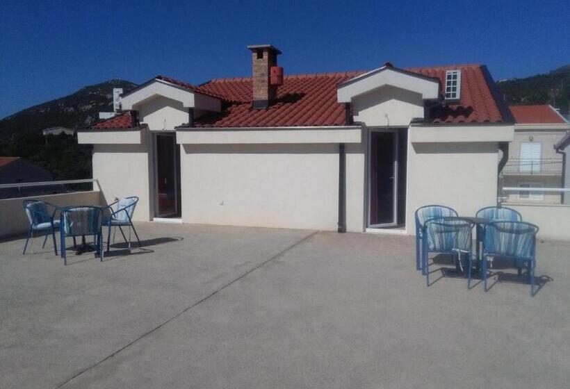 Standard Triple Room with Terrace, Royal Apartments