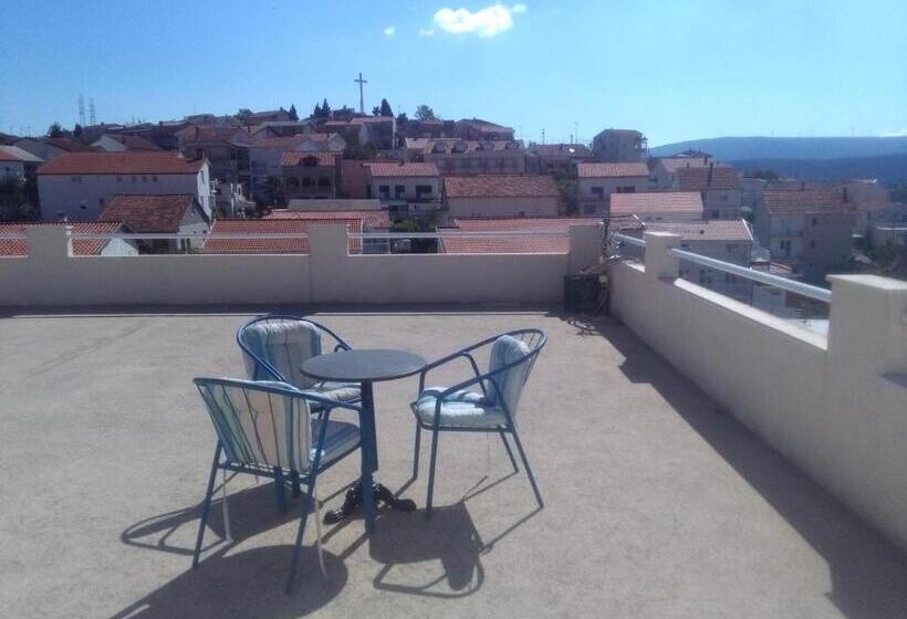 Standard Triple Room with Terrace, Royal Apartments