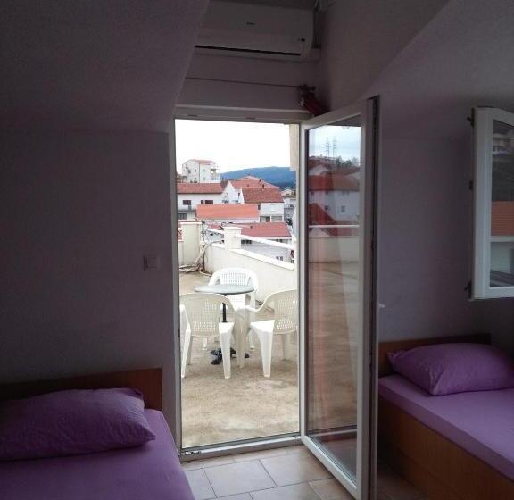 Standard Triple Room with Terrace, Royal Apartments