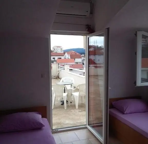 Standard Triple Room with Terrace, Royal Apartments
