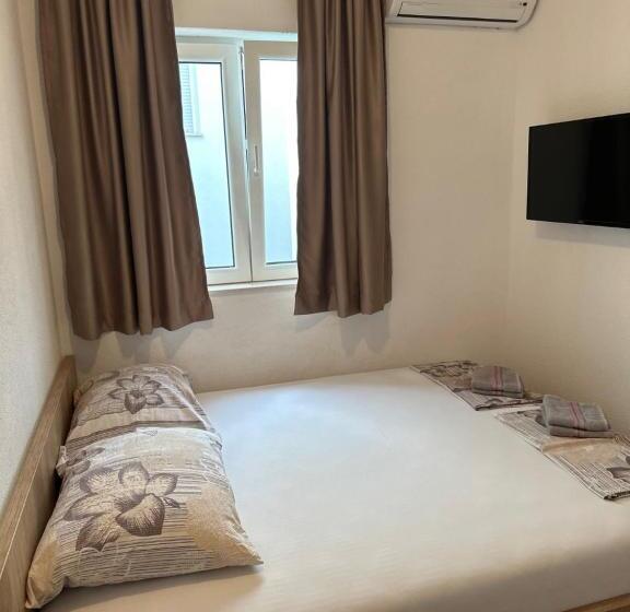 اتاق استاندارد, Royal Apartments