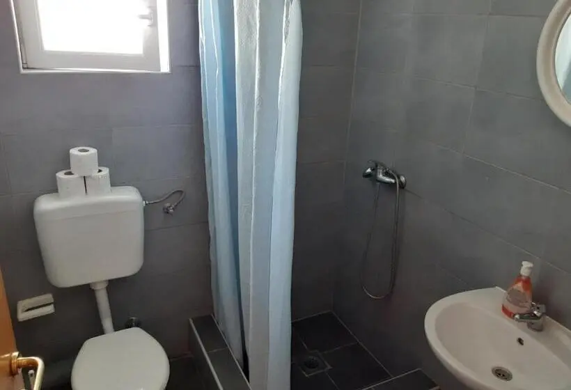 اتاق استاندارد چهار تخته, Royal Apartments